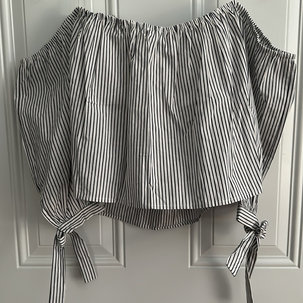 Francesca’s Top - Picture 2 of 7